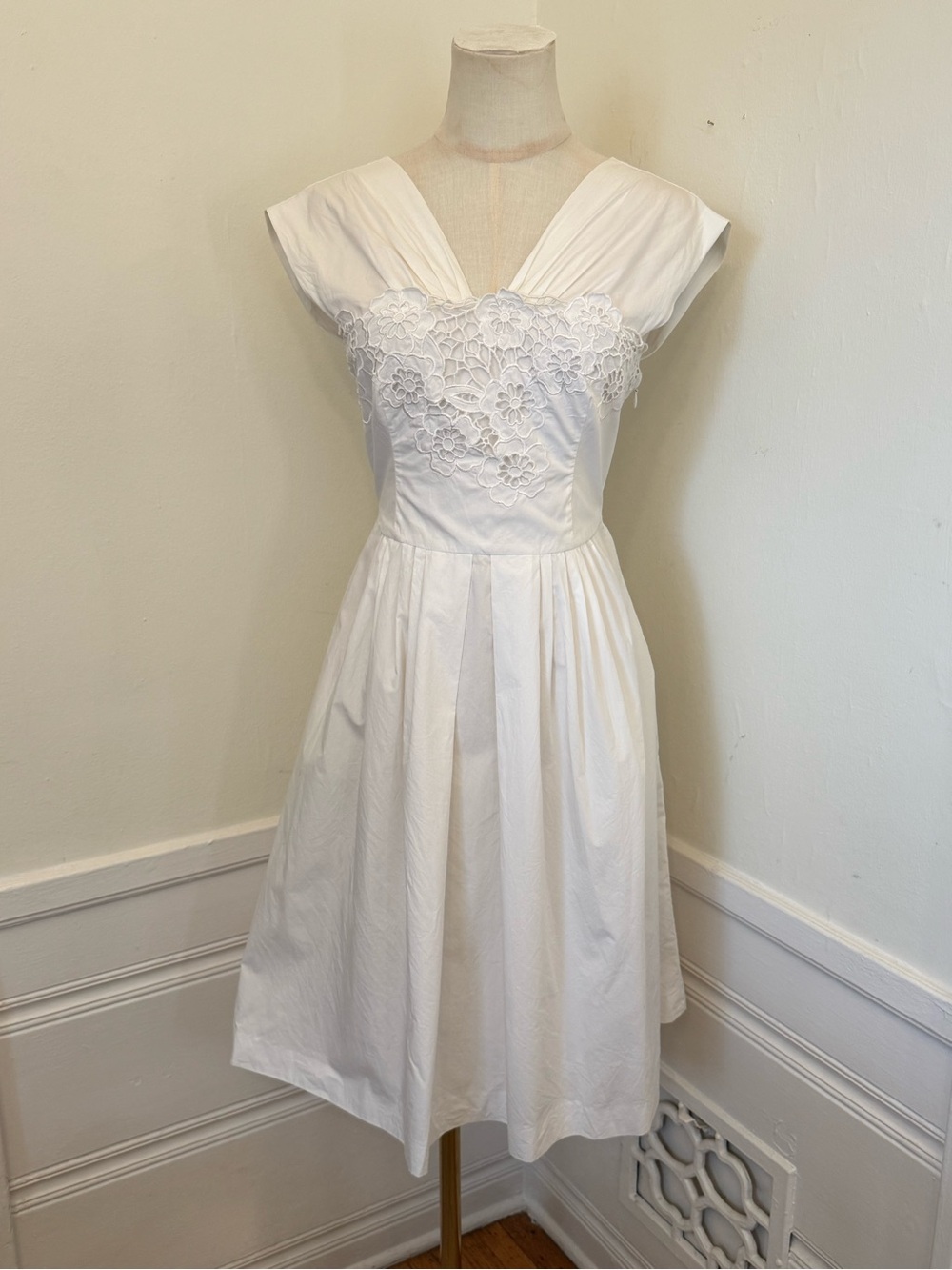 Vintage 90s Moschino White Cotton Floral
Cutwork Back Sash Bow Dress